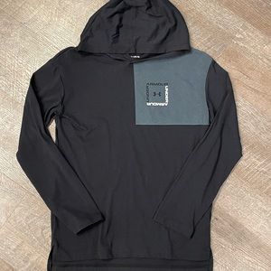 Under Armour hoodie shirt. Like new!